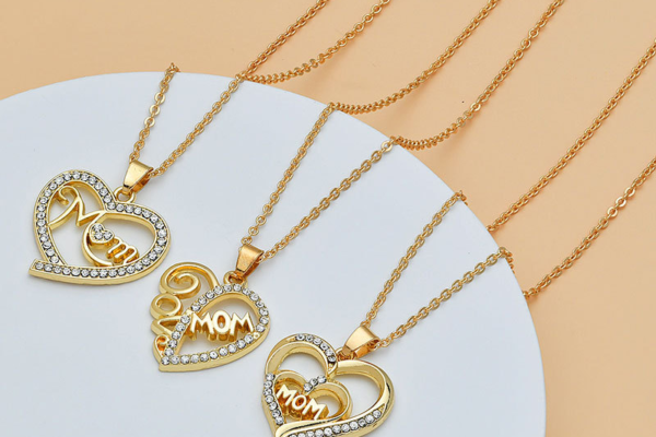Mother's Day Mom Heart Shape With Diamond Letter Necklace For Women